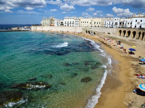Gallipoli, posto sul balcone affittato per dieci euro