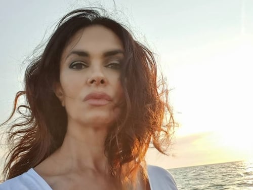 Salta la conduzione su Rai2. La rabbia della Cucinotta: "Ci sono cascata..."