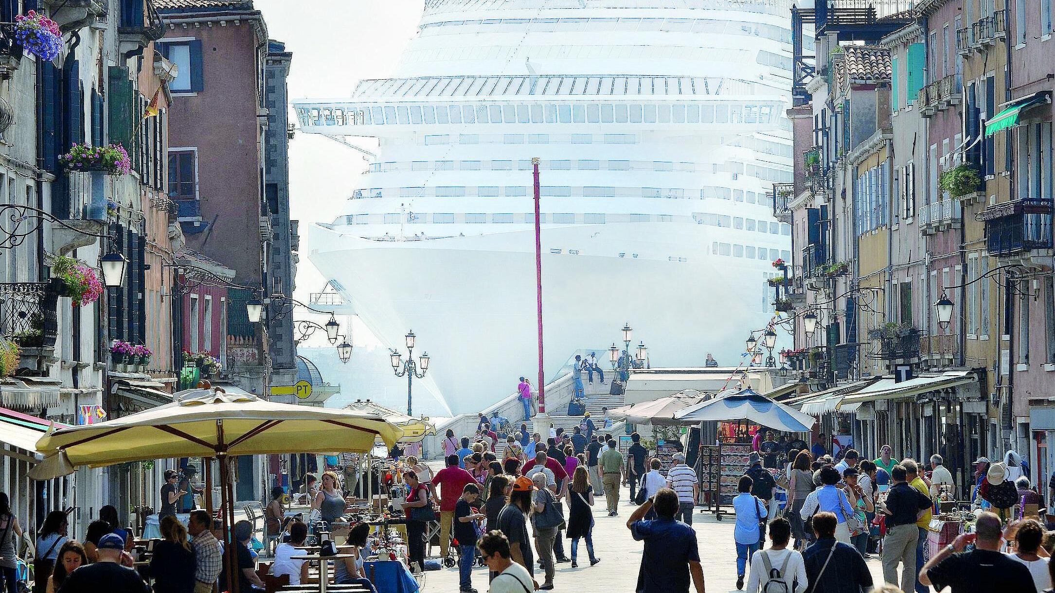Venezia, deciso lo stop alle grandi navi nel bacino di San Marco