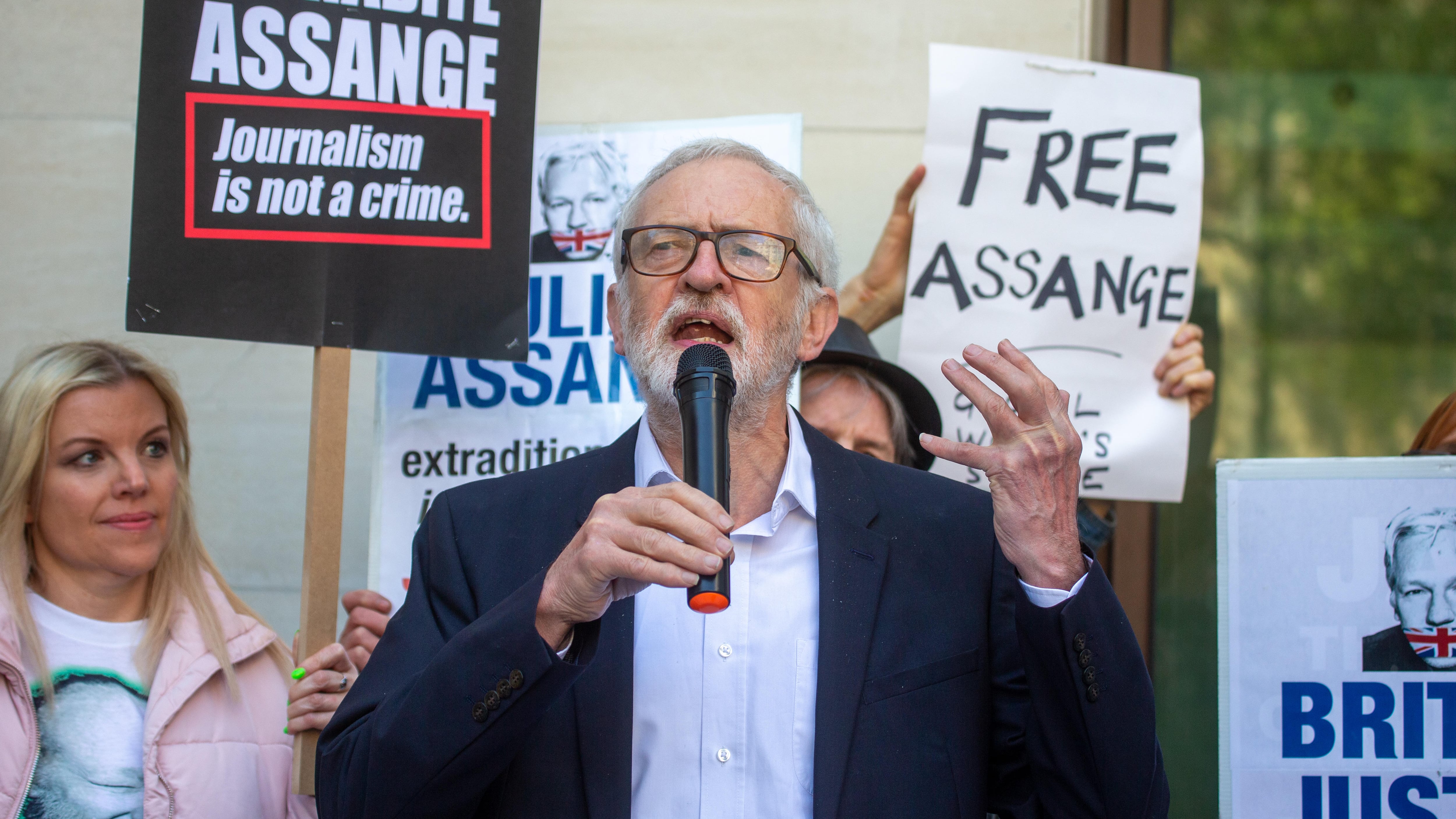 Corbyn getta la maschera, l'affondo contro Israele: “Genocidio a Gaza”