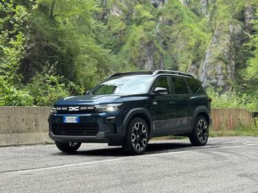 Dacia Bigster Hybrid: guarda la gallery del nuovo SUV ibrido full 18