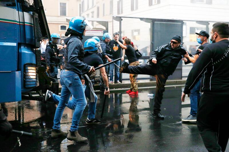 Manifestazione no pass a Roma 1