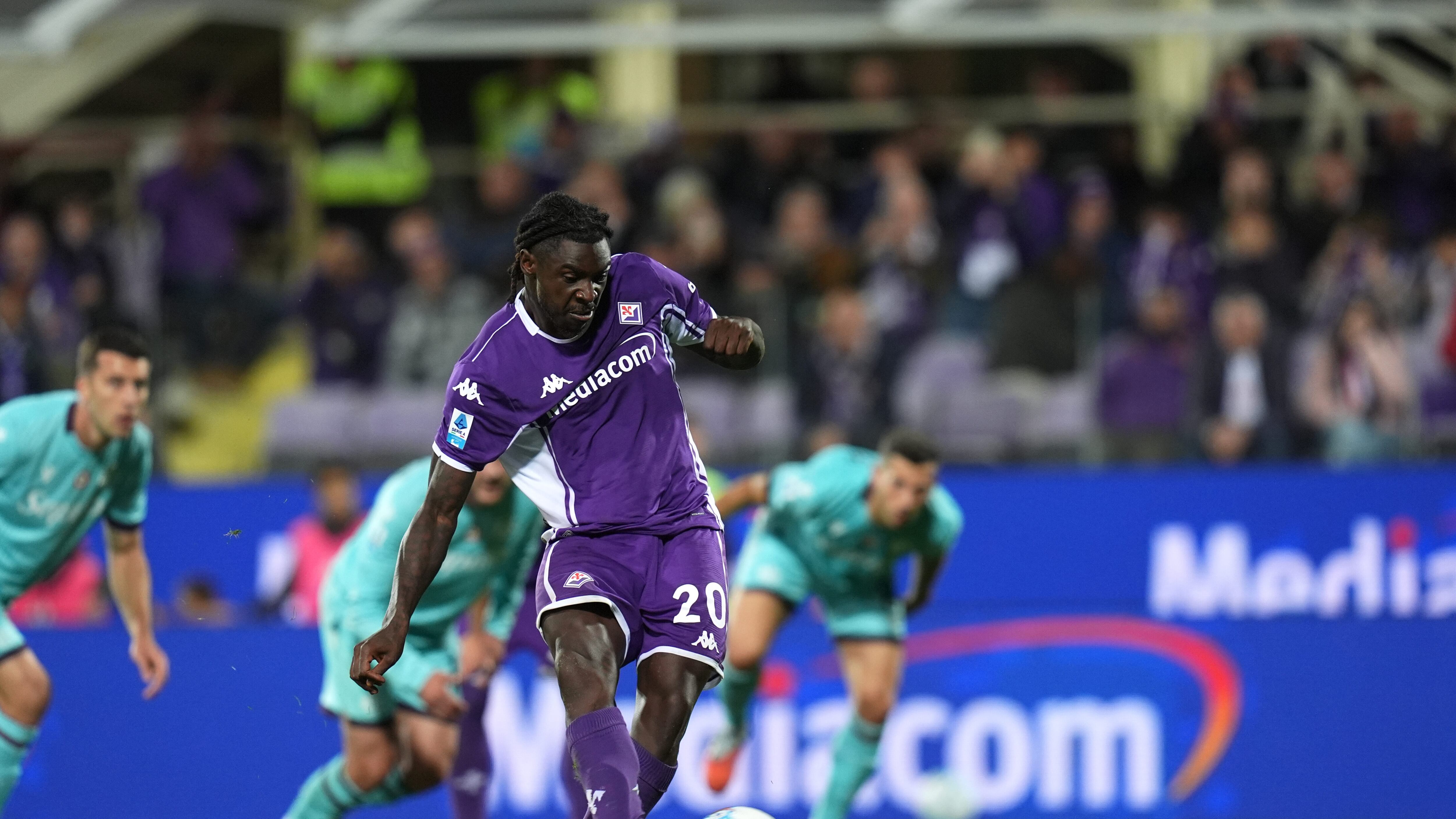 Rigori, Var e polemiche: succede di tutto nel 2-2 tra Fiorentina e Bologna