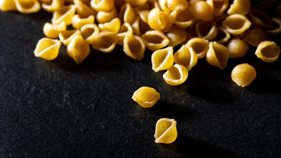 Bari e la "guerra delle orecchiette"
