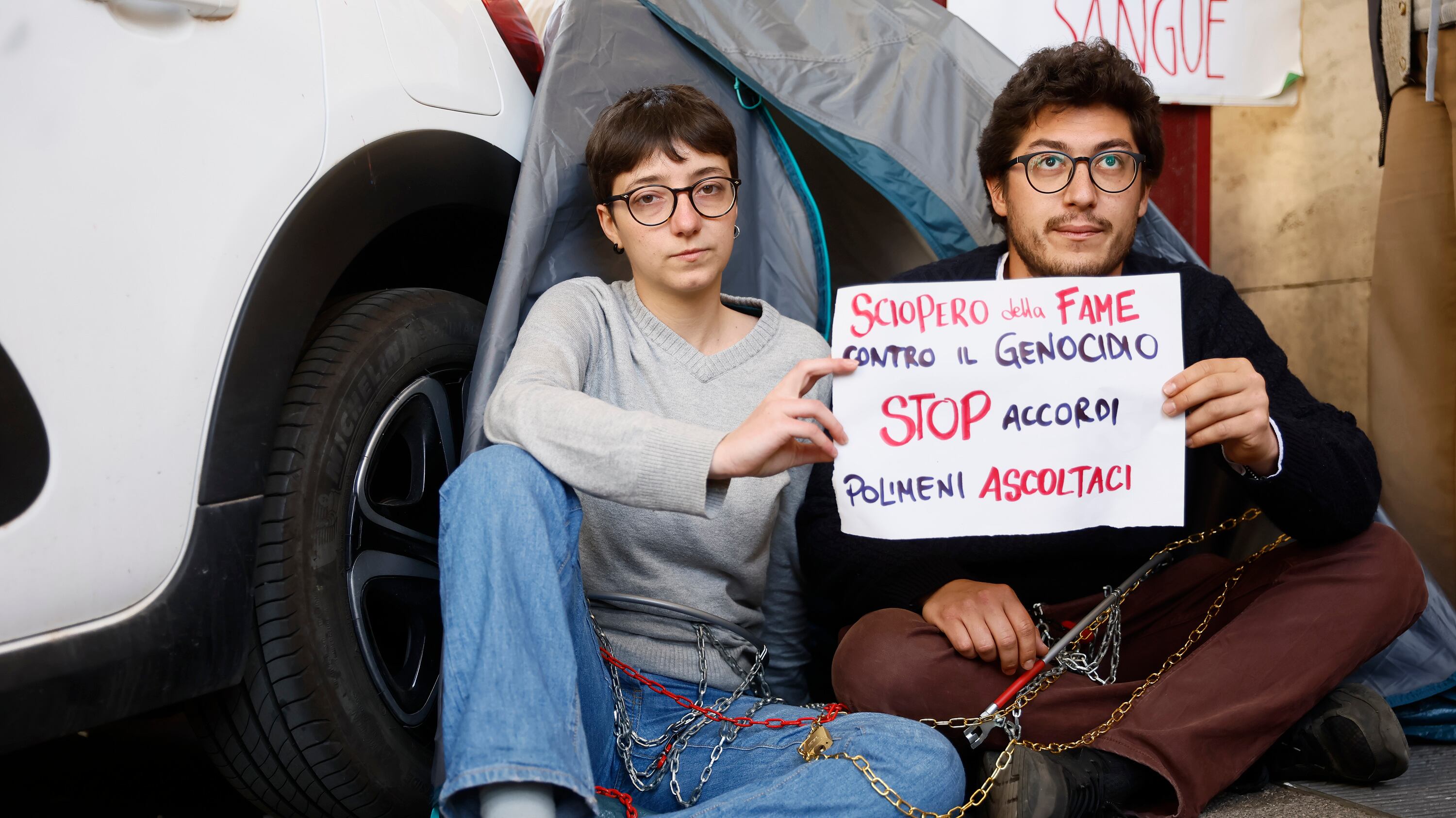 "Sciopero della fame a staffetta". La protesta di Cambiare Rotta coperta dagli sfottò della rete