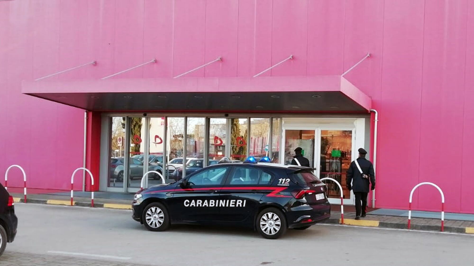 Cocaina e furti nei centri commerciali, otto nei guai