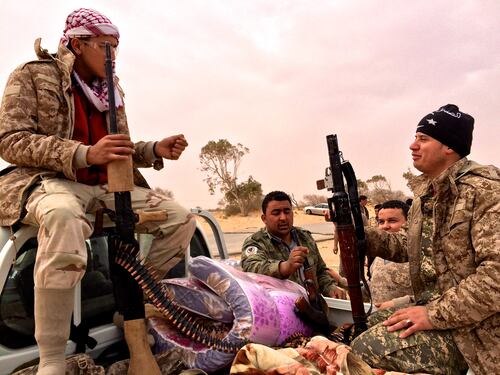 Le milizie di Misurata schierate intorno a Sirte