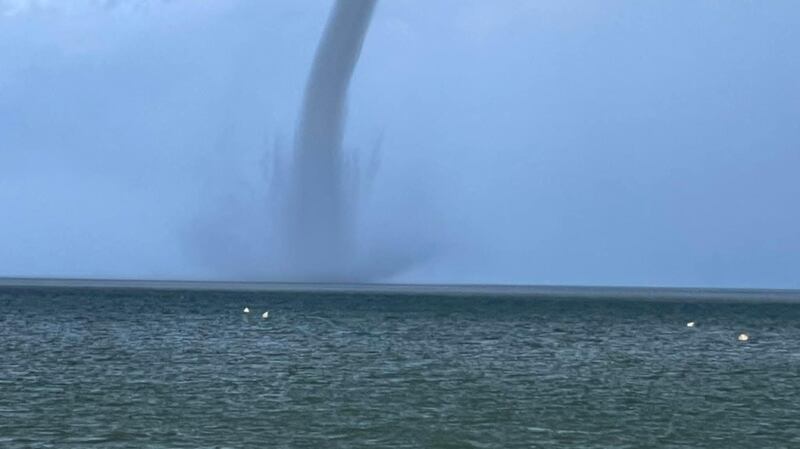 Tromba d'aria sul lago di Garda 4