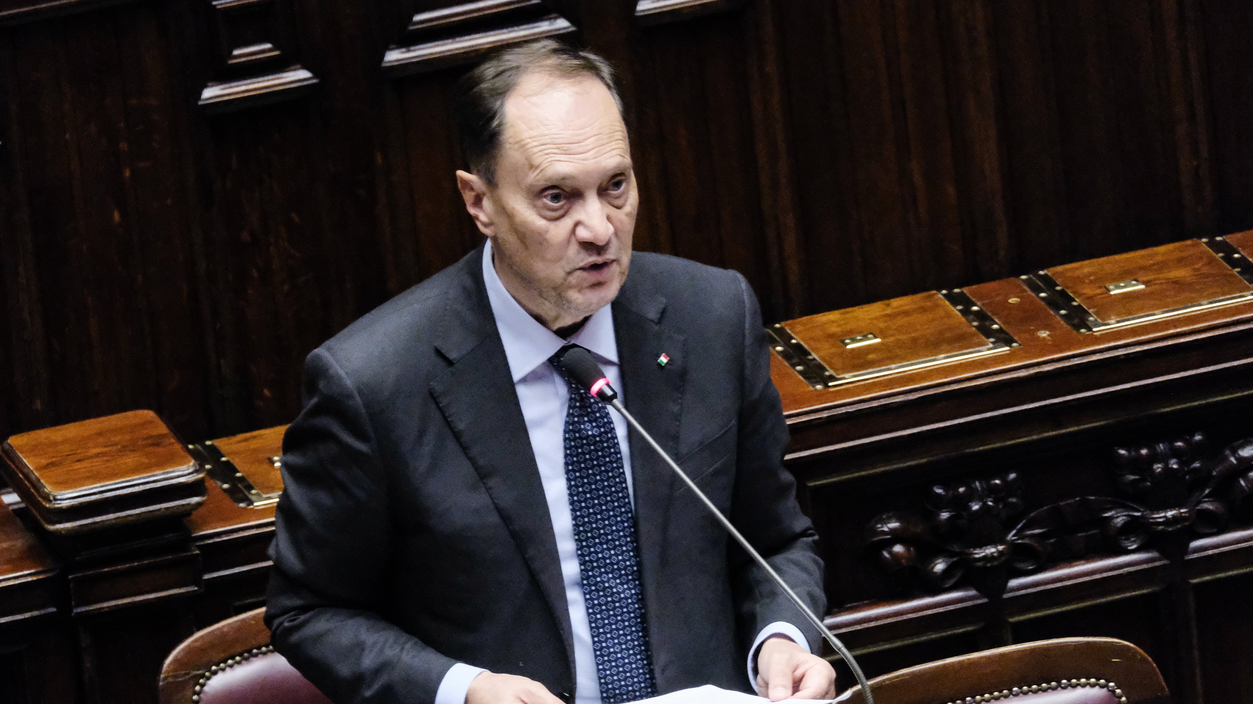 "Chi semina vento..." Così si giustifica il killer. Ciriani: "Clima da Br"