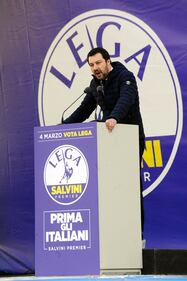 Salvini in piazza Duomo a Milano 20