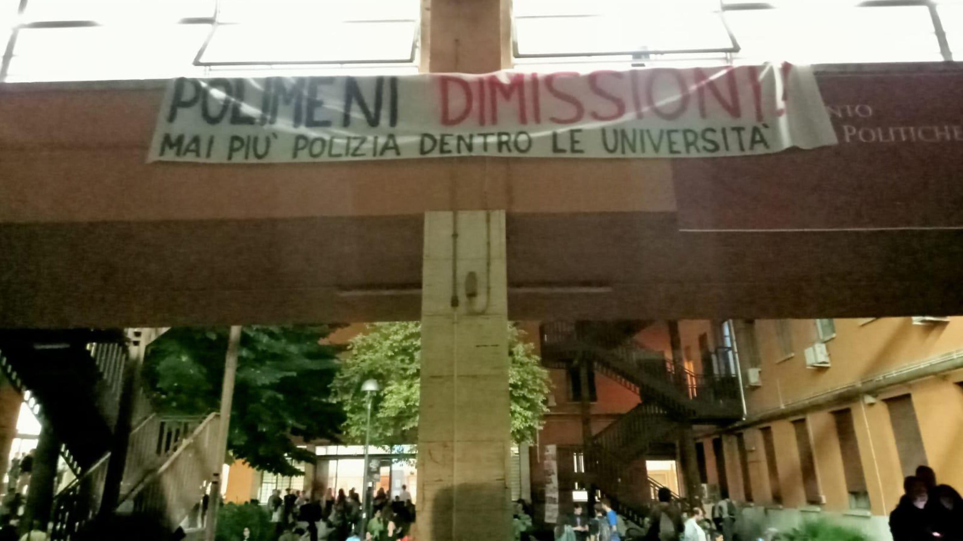 Gli studenti "democratici" occupano la facoltà della Sapienza