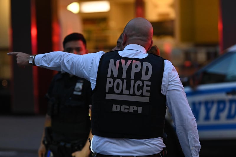 New York, l'intervento di poliziotti e medici dopo l'assalto nel grattacielo 2