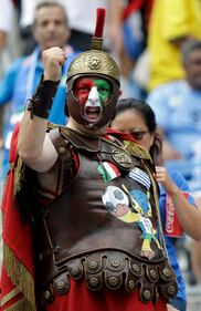 Tifosi (vip e non) sugli spalti  3