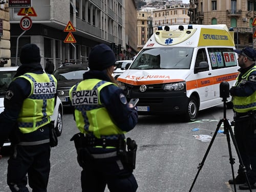 Ambulanza travolge un 12enne che sta andando a scuola: è in condizioni critiche