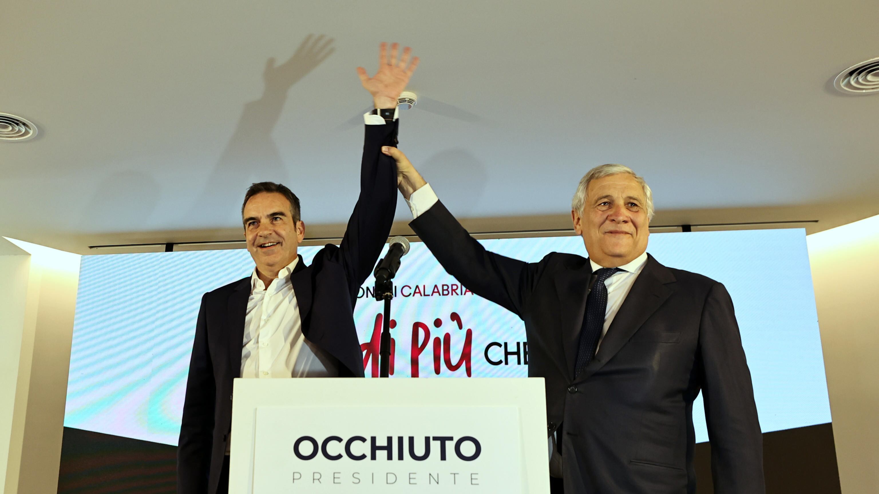 Occhiuto fa il bis e sconfigge il Pd. "Cetto" Tridico porta il campo largo alla disfatta totale. Fi prima, crollo M5s