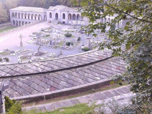 Tombe profanate e simboli satanici: sequestrato il cimitero di Oropa