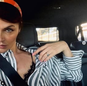 Helena Christensen seducente al sole  10