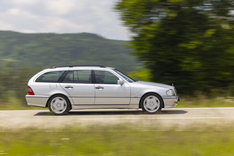 Mercedes Classe C, 30 anni di lusso in formato compatto: guarda le foto 10