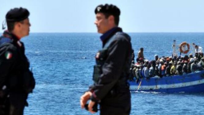 Salerno, nave con 400 migranti. A bordo i cadaveri di 26 donne