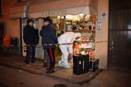 Asti, sangue in tabaccheria 10