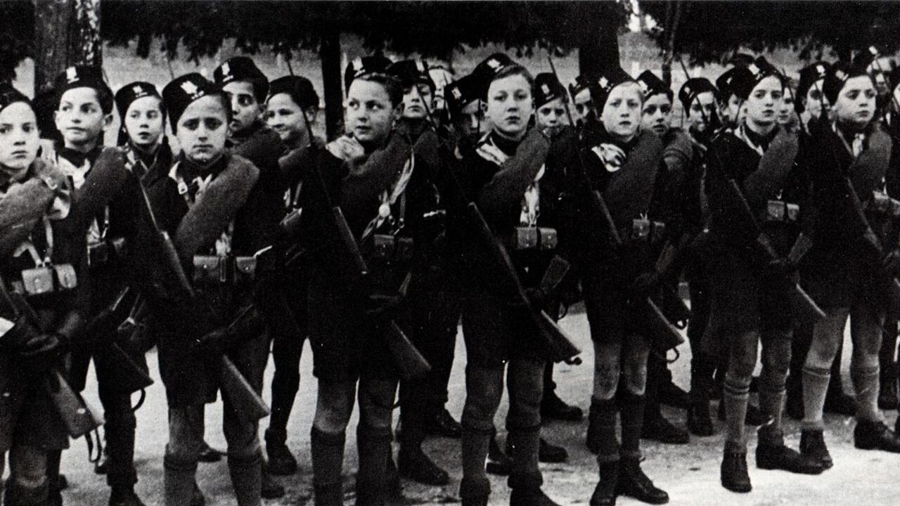 Mussolini e quell'Italia cresciuta come Balilla