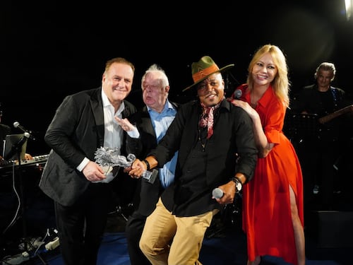 Verdone, Yaman e Falchi: a “Felicità”