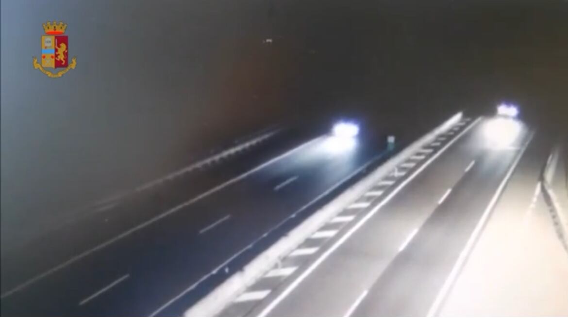 Ubriaco sfreccia sulla A21 per dieci chilometri contromano