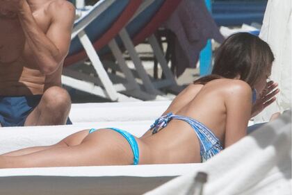 Elisabetta Gregoraci al mare 5