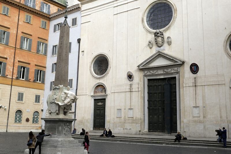 Roma, danneggiato l'Elefantino del Bernini 3