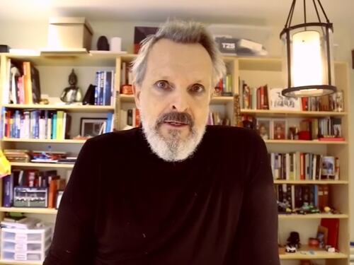 "Diffonde fake news sul Covid". E Miguel Bosé viene oscurato