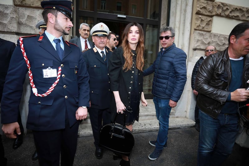 L'ultimo saluto a Gianni Boncompagni: la camera ardente è aperta al pubblico 13
