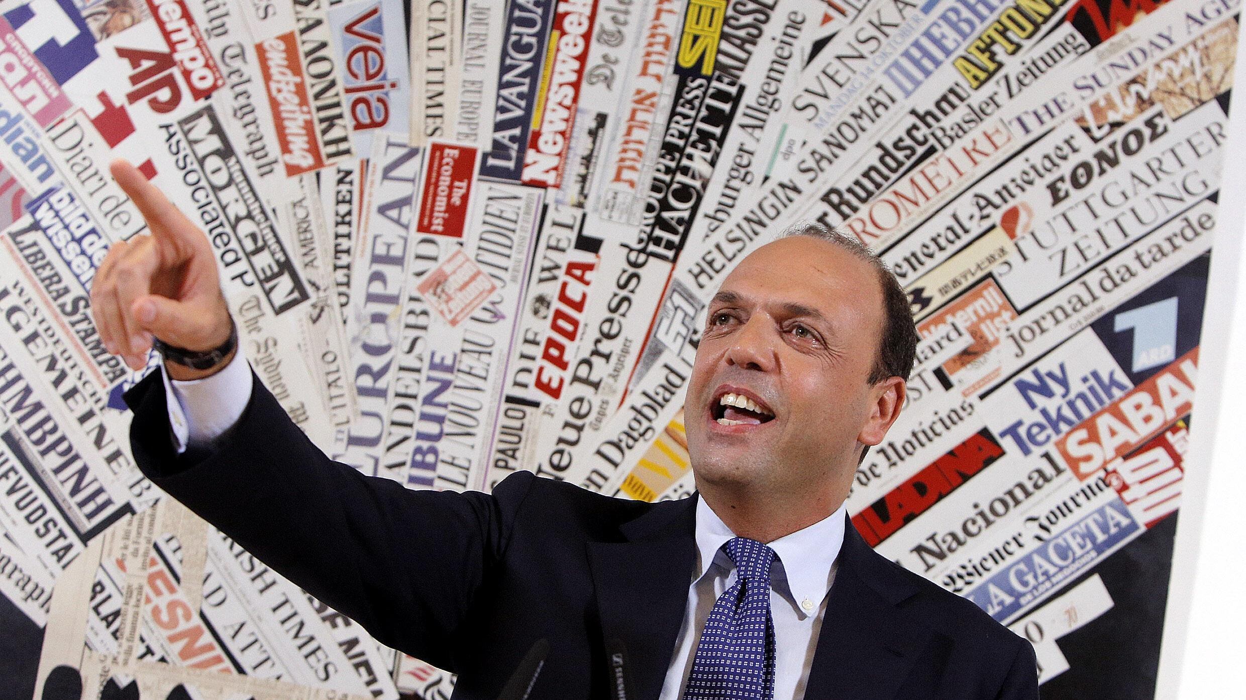 Alfano volta le spalle a Berlusconi: "Non manifestiamo per lui"