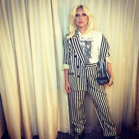 Lady Gaga senza trucco e in reggiseno su Instagram 9