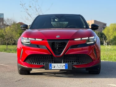 Alfa Romeo Junior Veloce: la gallery del crossover sportivo elettrico da 280 CV 14