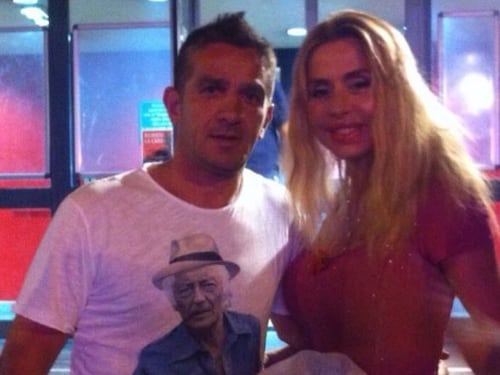 L'ex campione e la foto con Valeria Marini. Commento choc: "Il toro e la vacca"