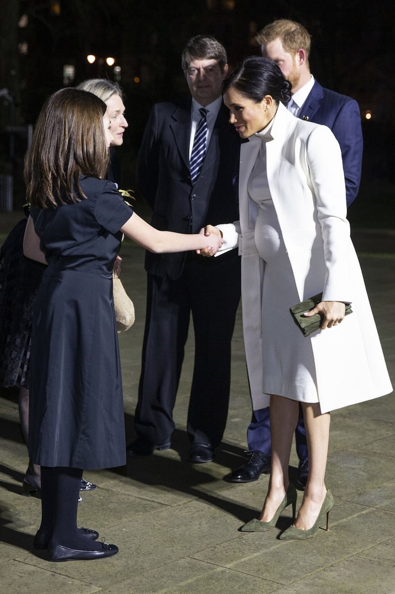 Meghan Markle chic in bianco: foto 9