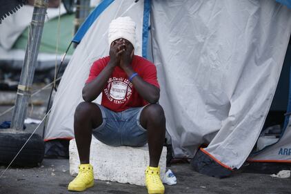 Blitz della polizia nella tendopoli dei migranti alla Stazione Tiburtina 13