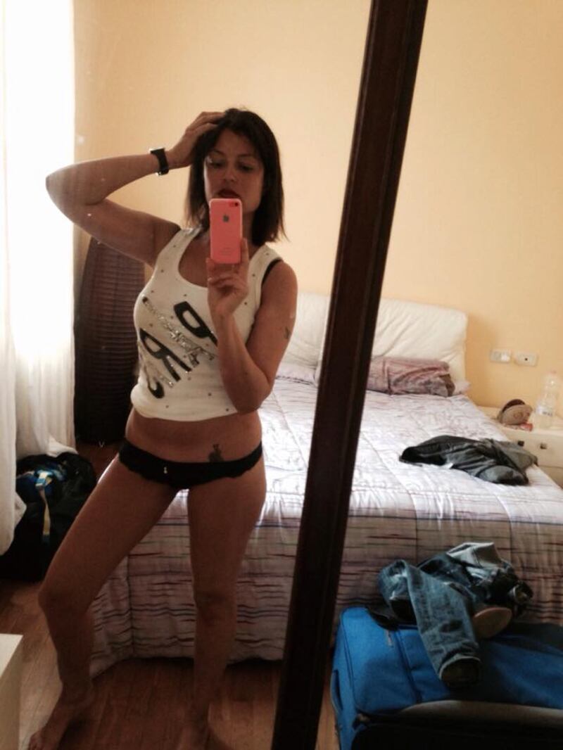 Sara Tommasi apre una nuova fanpage su Facebook: tutte le foto sexy 4