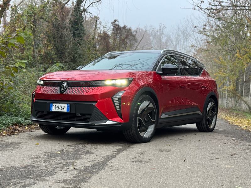 Renault Scenic E-Tech: guarda la gallery del crossover elettrico per viaggiare 2