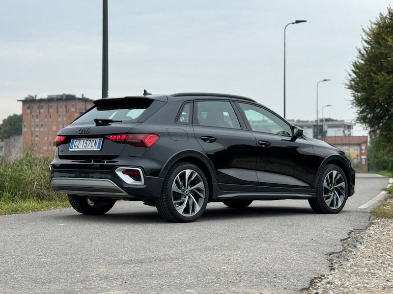 Audi A3 Allstreet: guarda la gallery della nuova compatta ibrida tedesca 7