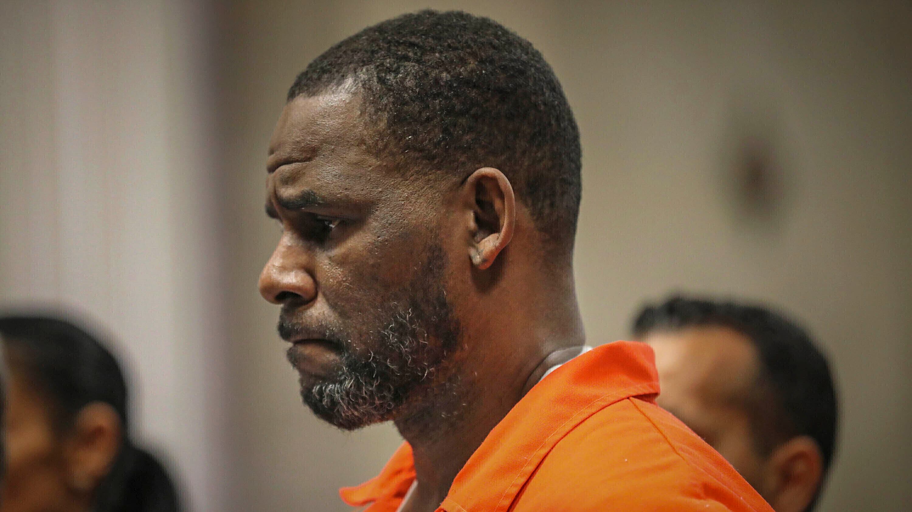 R. Kelly condannato per tratta a sfondo sessuale. Tra le vittime anche minorenni