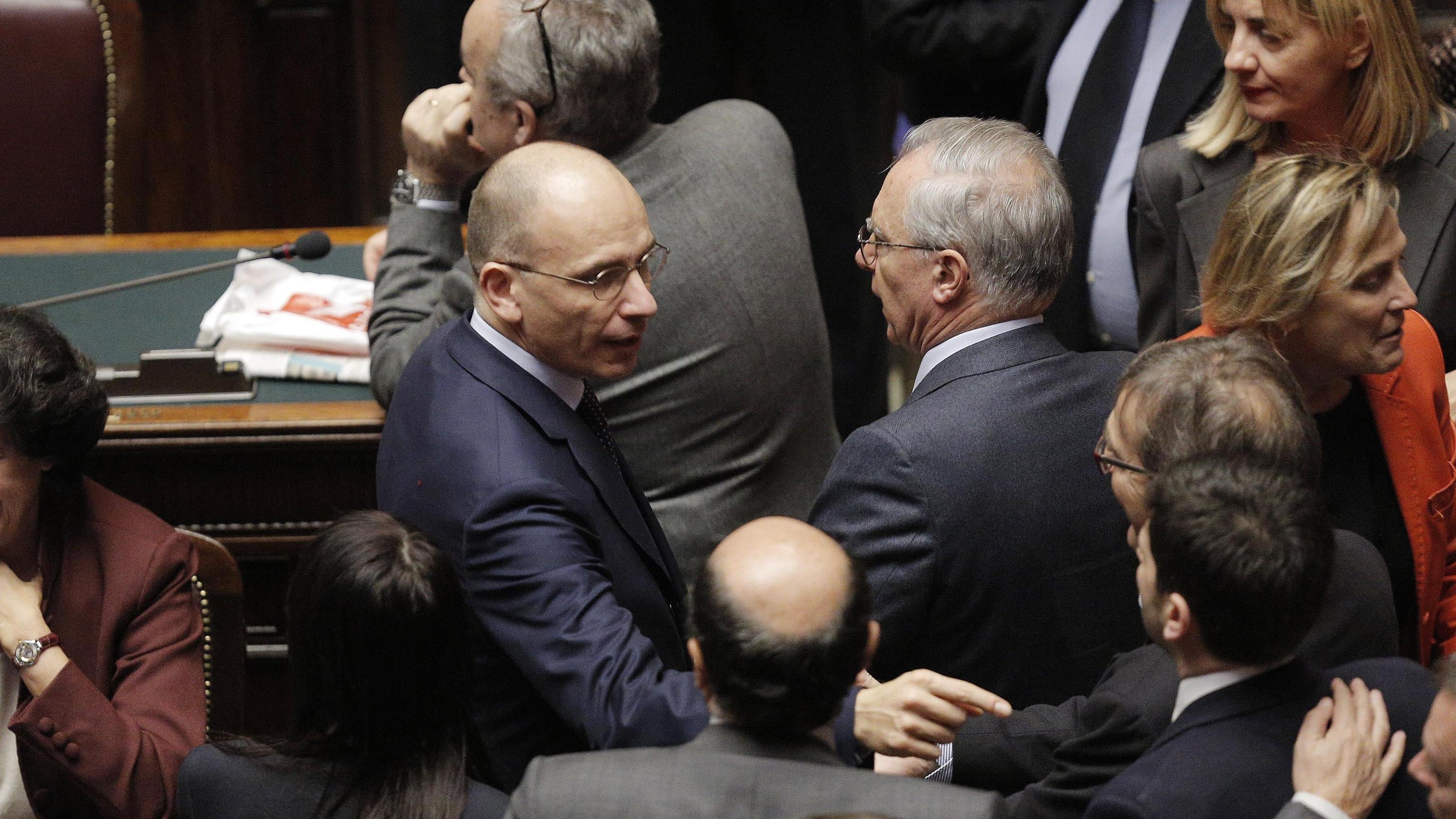 Letta nasconde crisi e tasse: "Ora rivedremo la Bossi-Fini"