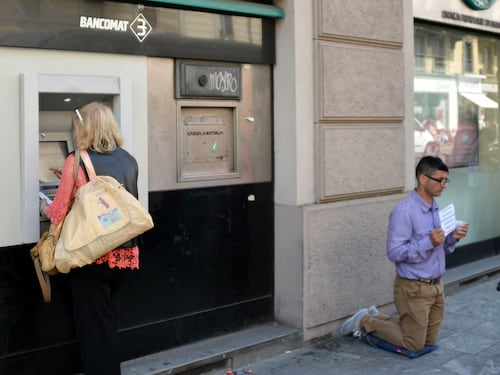 Il giorno, le parole, l'app: il raggiro al bancomat. "Così ho perso 5mila euro"