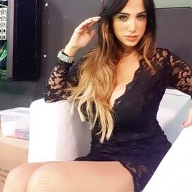Marika Fruscio, il vestito bollente mostra tutto 6