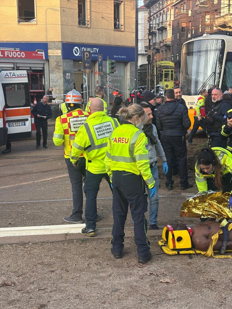 Tram deragliato, le foto dei feriti 4