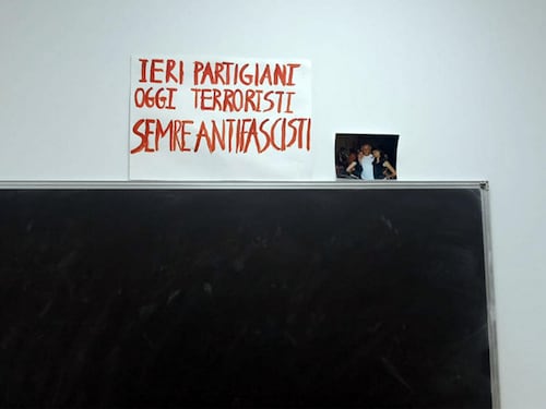 "Ieri partigiani, oggi terroristi". Lo striscione choc degli anarchici a Padova
