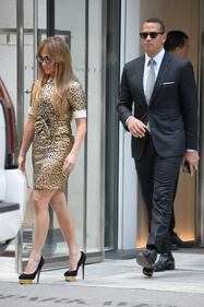 J Lo, sexy anche con gli occhiali 15