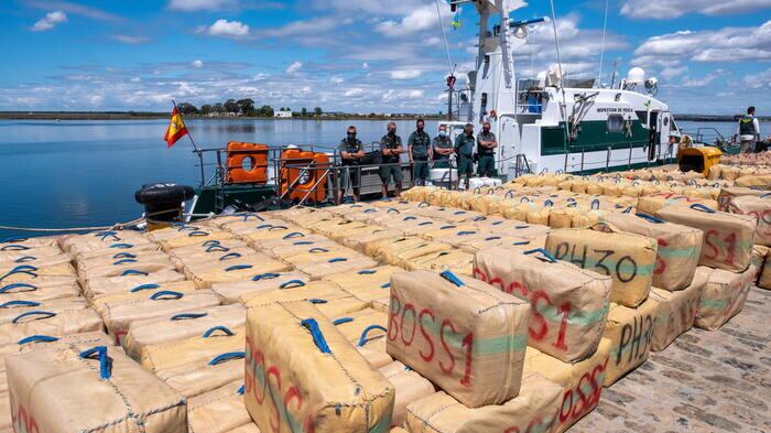 Trolley, profumi e souvenir: i trucchi narcos che portano la droga in Italia