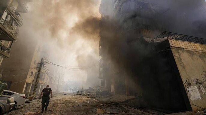 L'Iran minaccia: "Colpiremo fonti energetiche israeliane". Lanciate su Beirut 73 tonnellate di bombe