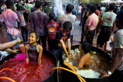in India inizia l'Holi Festival  2